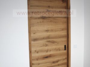 Drzwi przesuwne ze starego drewna dębowego