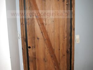Drzwi przesuwne ze starego drewna sosnowego