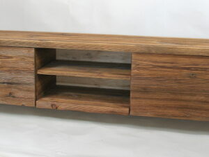 Szafka RTV, stare drewno sosnowe, drzwiczki, czarne nogi (RTV8)